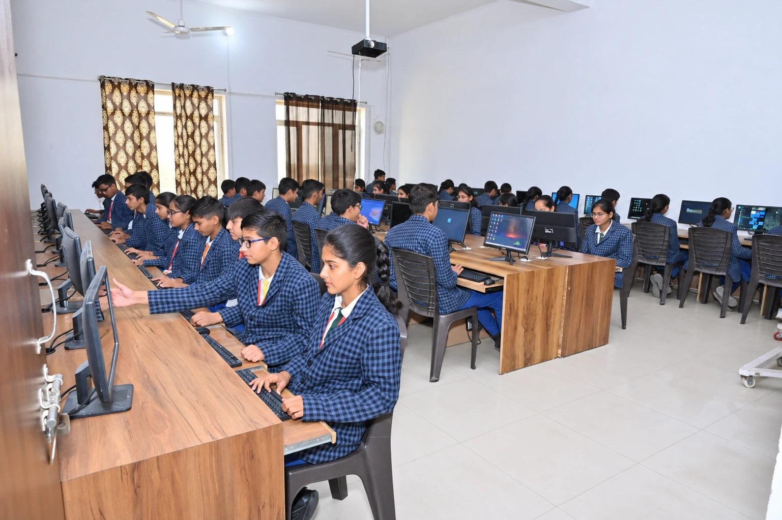 Sunrise students in the school computer lab